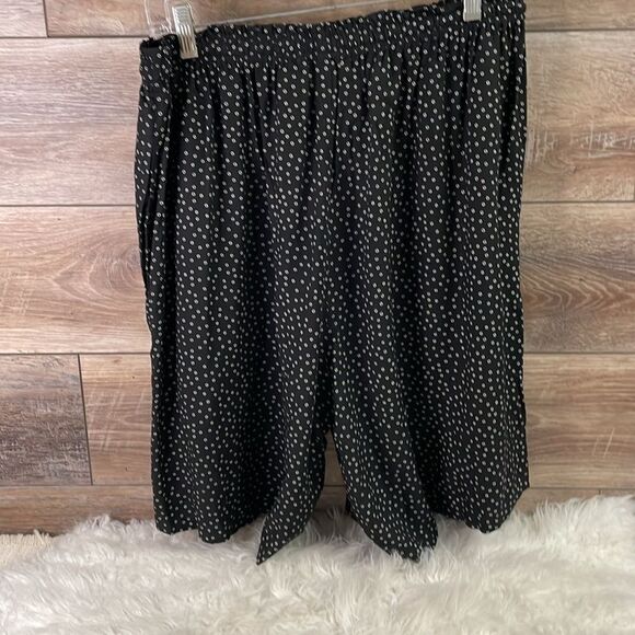 Elisabeth by Liz Claiborne Womens Split Shorts Black White Elastic Waist SZ 16 - Picture 5 of 9